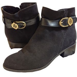 (S27) Tommy Hilfiger black ankle boots size 11